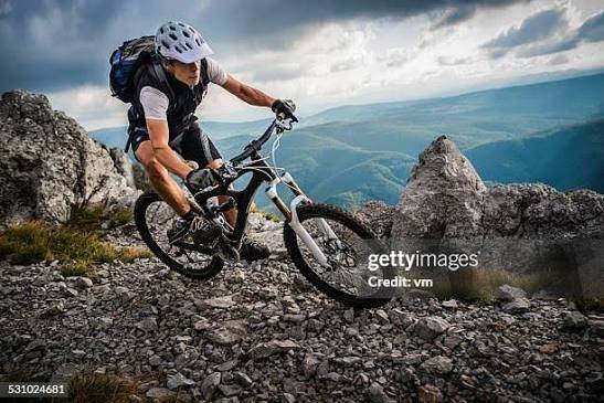 E-MTBなら、遊べる山がもっと広がる。 「楽をする自転車」ではなく「もう一本遊べる自転車」